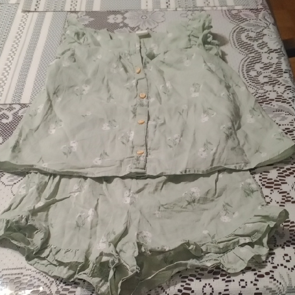 H&M Sage Green Top with Daisy Print